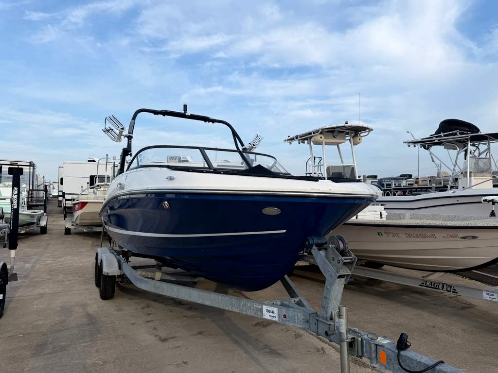 2022 Bayliner VR5 Base - Image 1