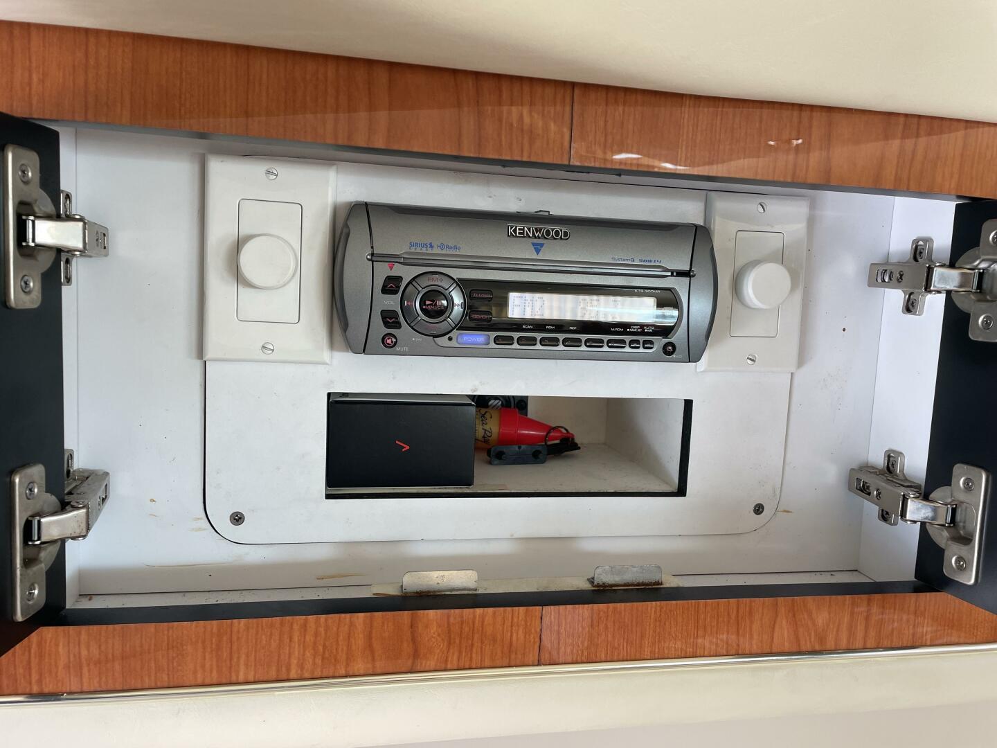 2000 Sea Ray 400 Sedan Bridge - Image 120