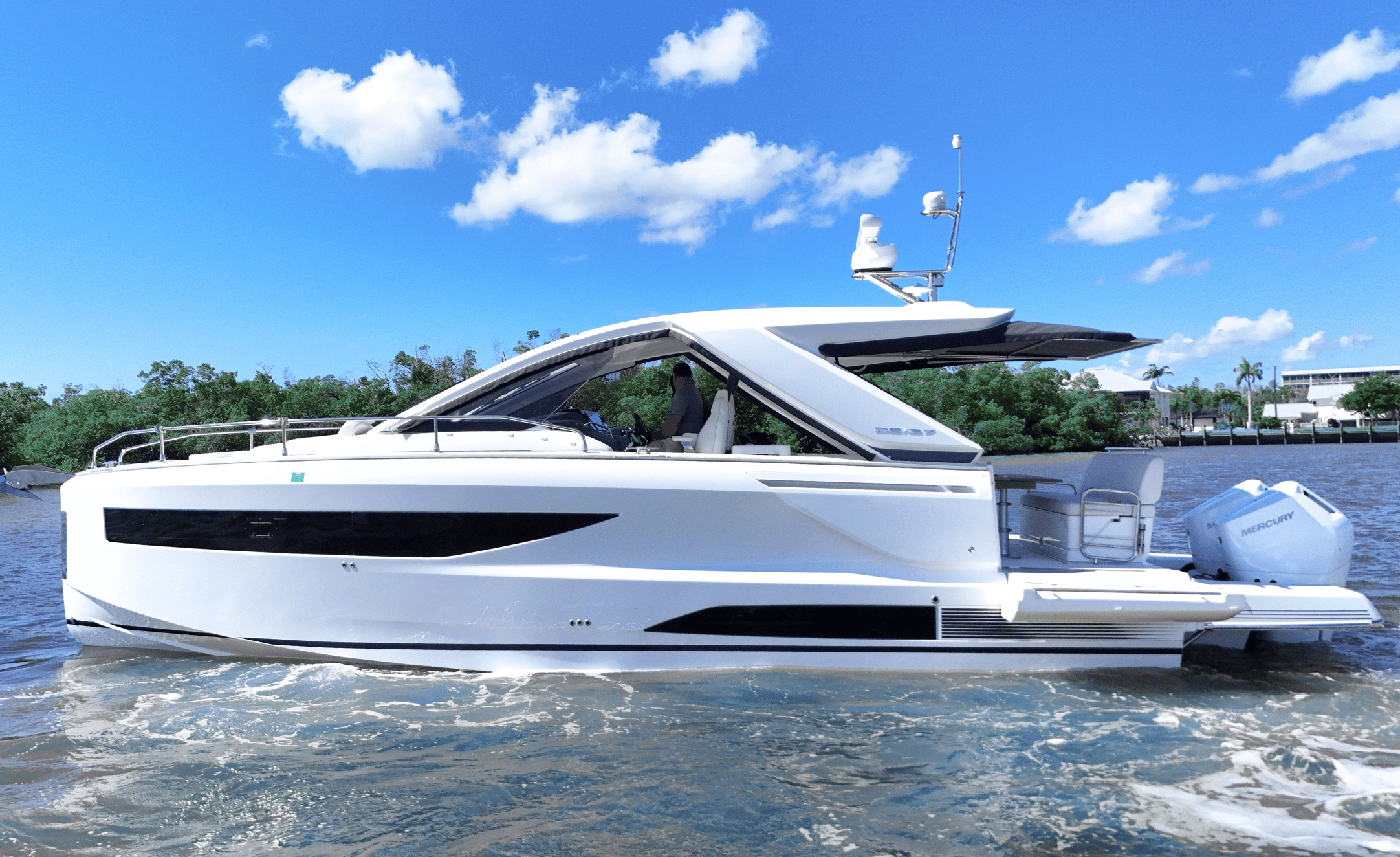 2025 JEANNEAU DB 37 - Image 2