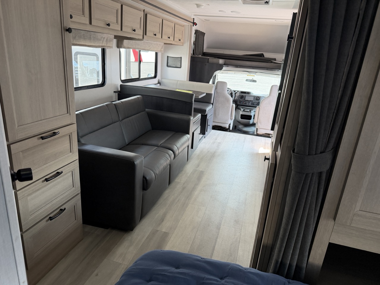 2026 Forest River Sunseeker LE 2550DSLE - Image 18