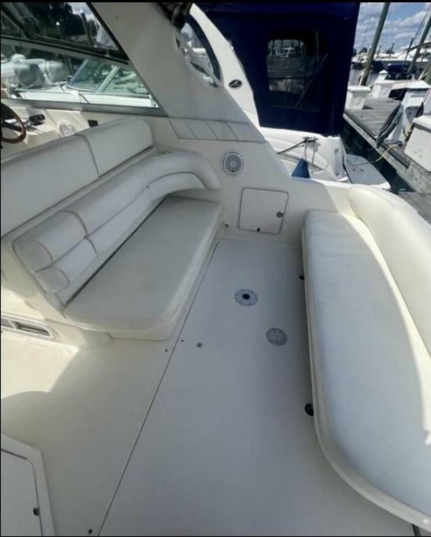 1996 Sea Ray 330DA - Image 4