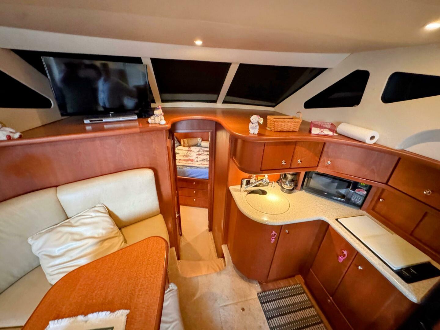 2005 Silverton 35 Motor Yacht - Image 28