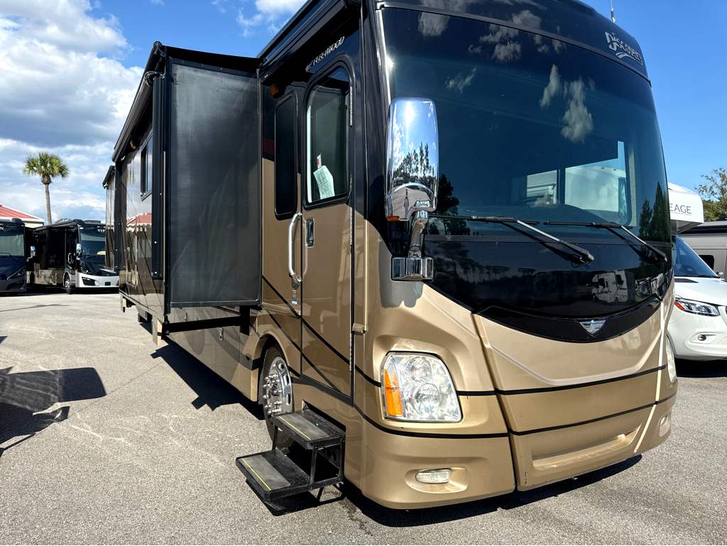 2014 Fleetwood DISCOVERY 40E - Image 1