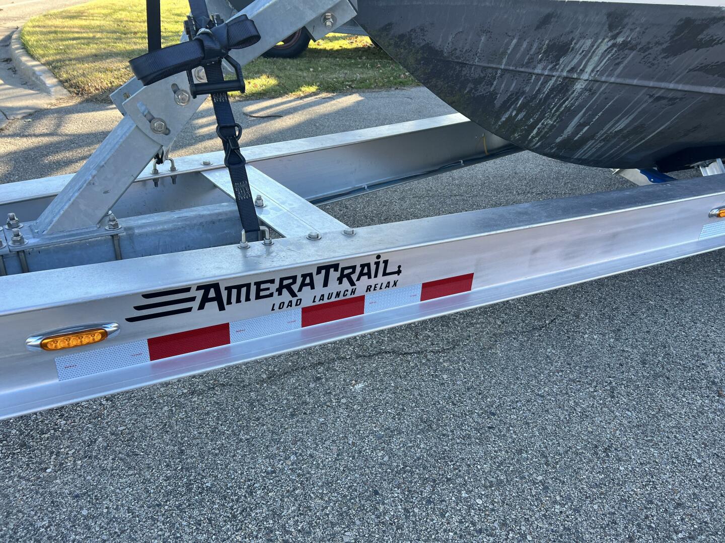 2012 Everglades 350 LX - Image 79