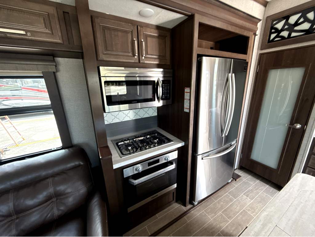 2020 Keystone ALPINE 3021RE - Image 16