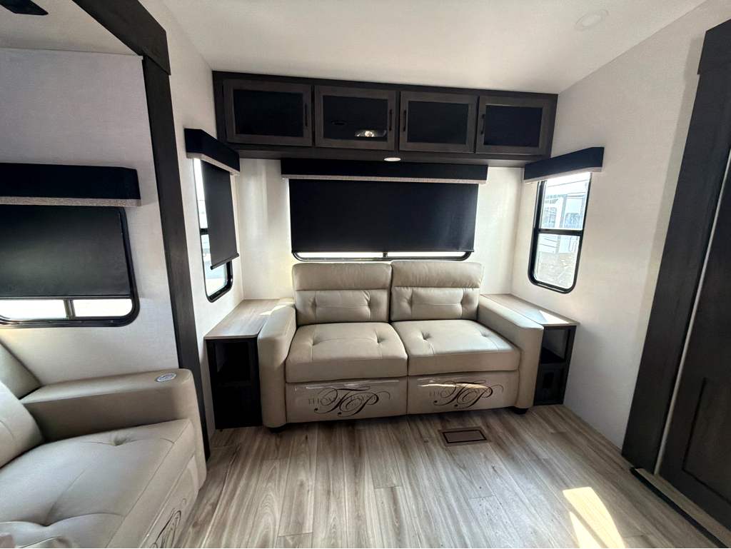 2027 VENTURE RV SPORTTREK 303VIK - Image 19