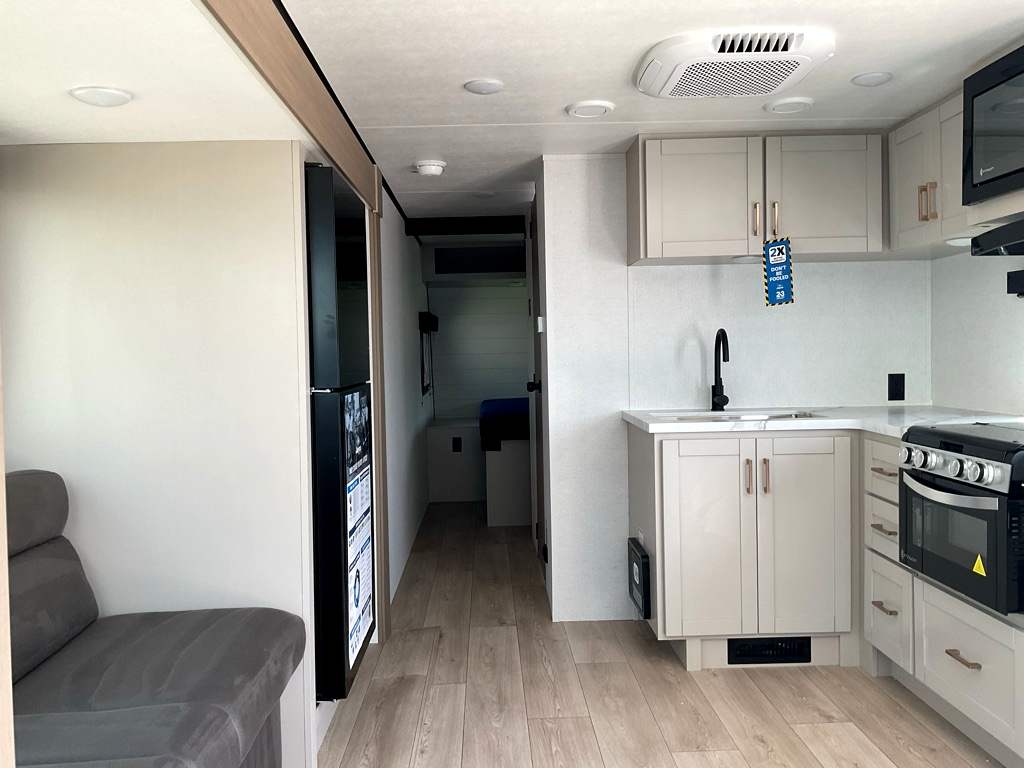 2027 JAYCO Jay Feather 25 RLSL - Image 7