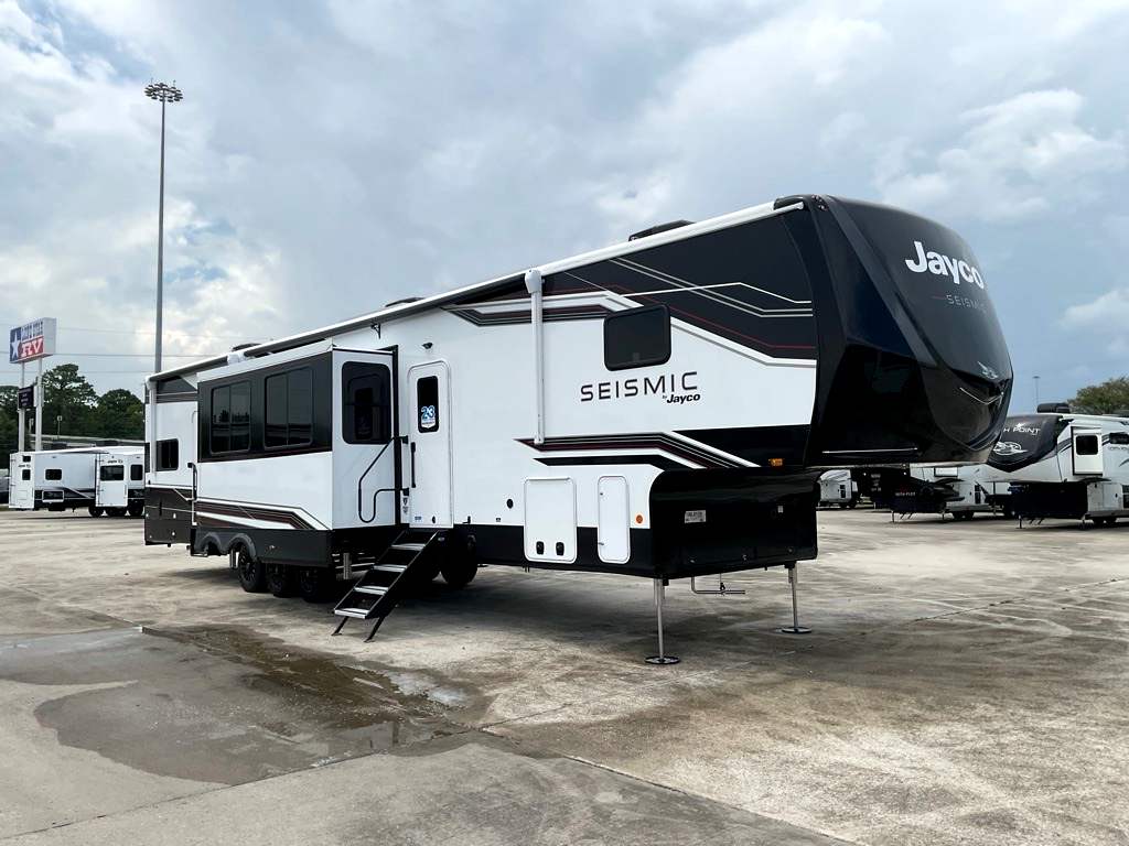 2026 JAYCO SEISMIC 395 - Image 7