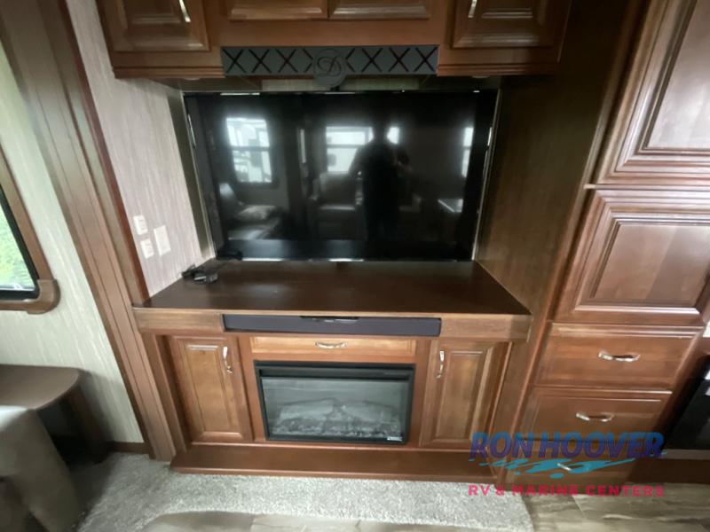 2018 DRV MOBILE SUITES AIRE 38 - Image 12