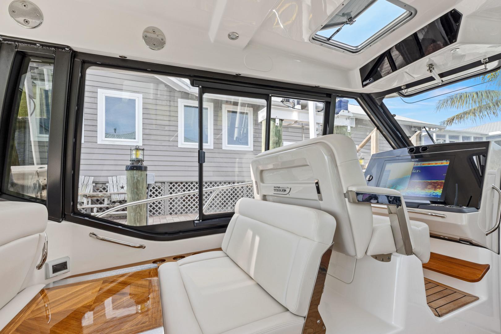 2022 Boston Whaler 405 Conquest - Image 14