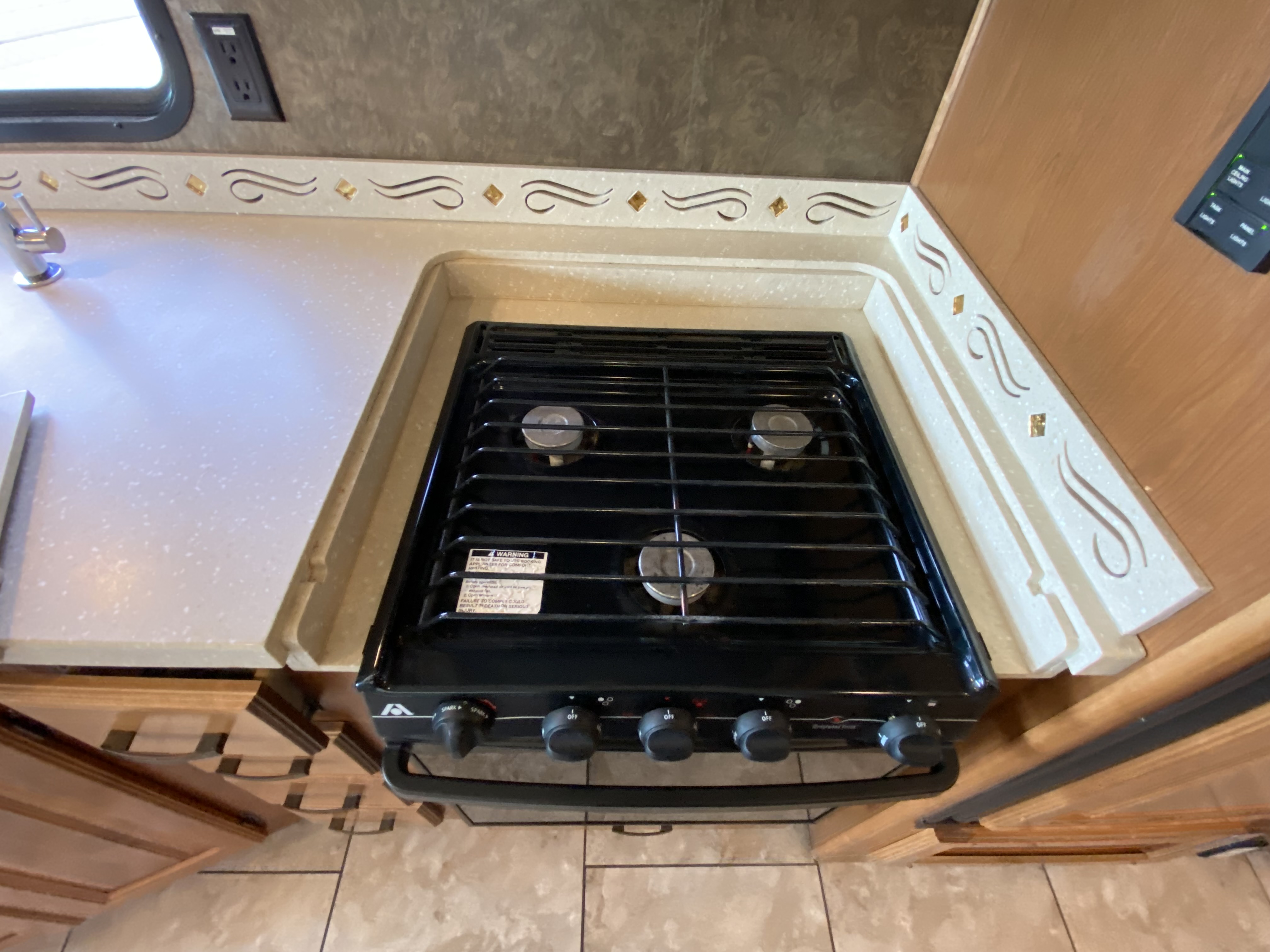 2014 Tiffin Allegro 32 CA - Image 15