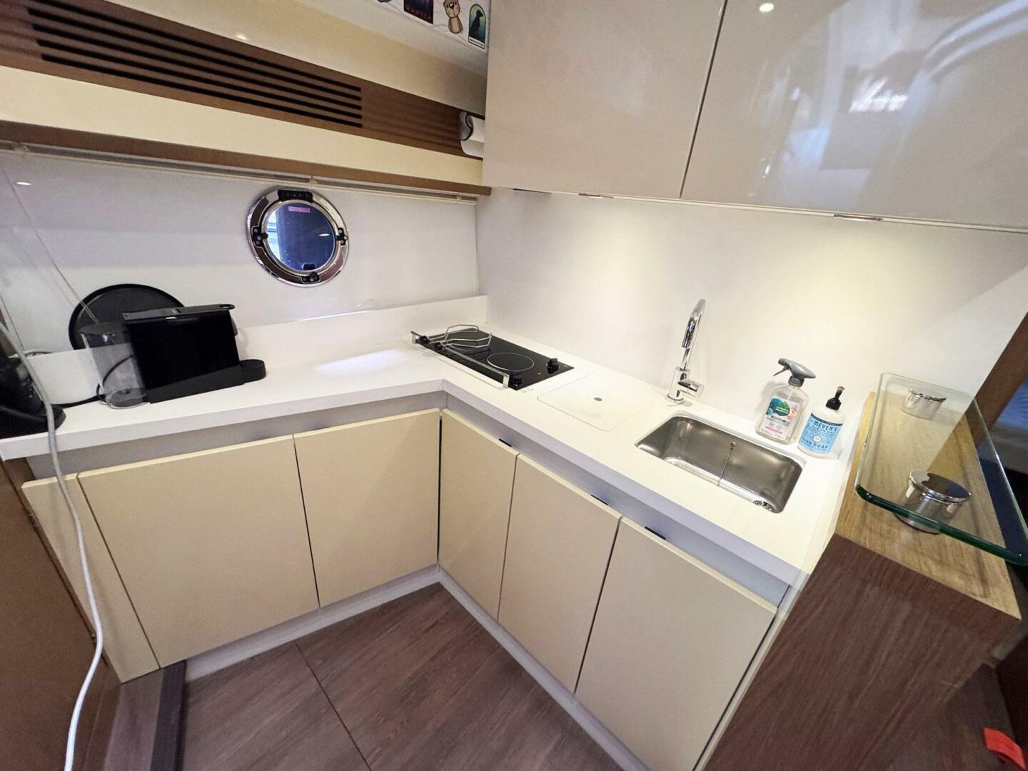 2015 Beneteau Gran Turismo 44 - Image 7