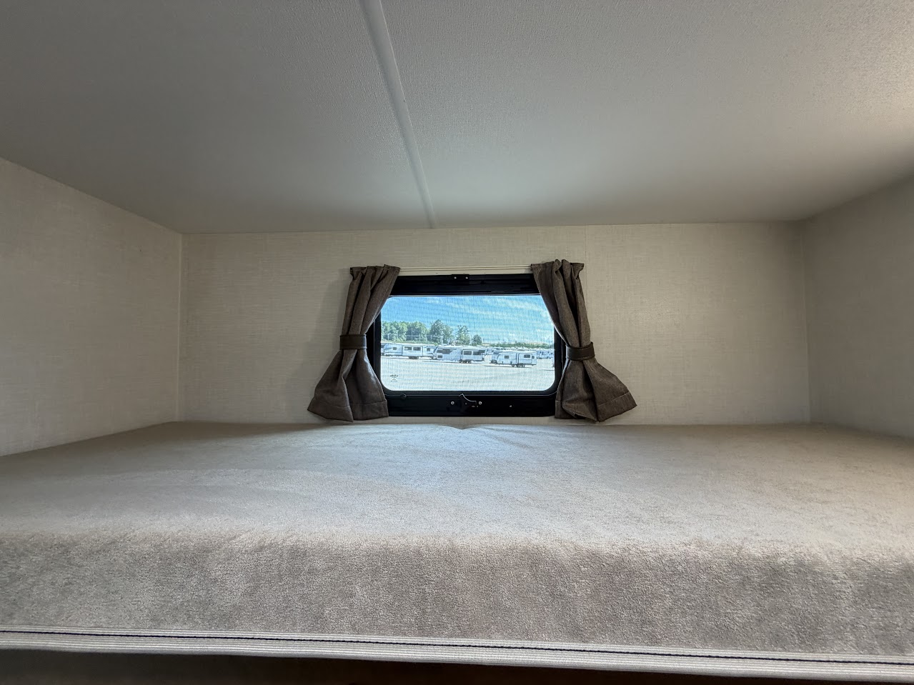 2027 VENTURE RV SPORTTREK 343VIB - Image 44