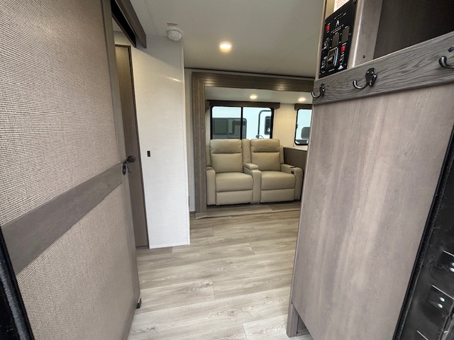 2026 Grand Design Transcend 305BHT - Image 10