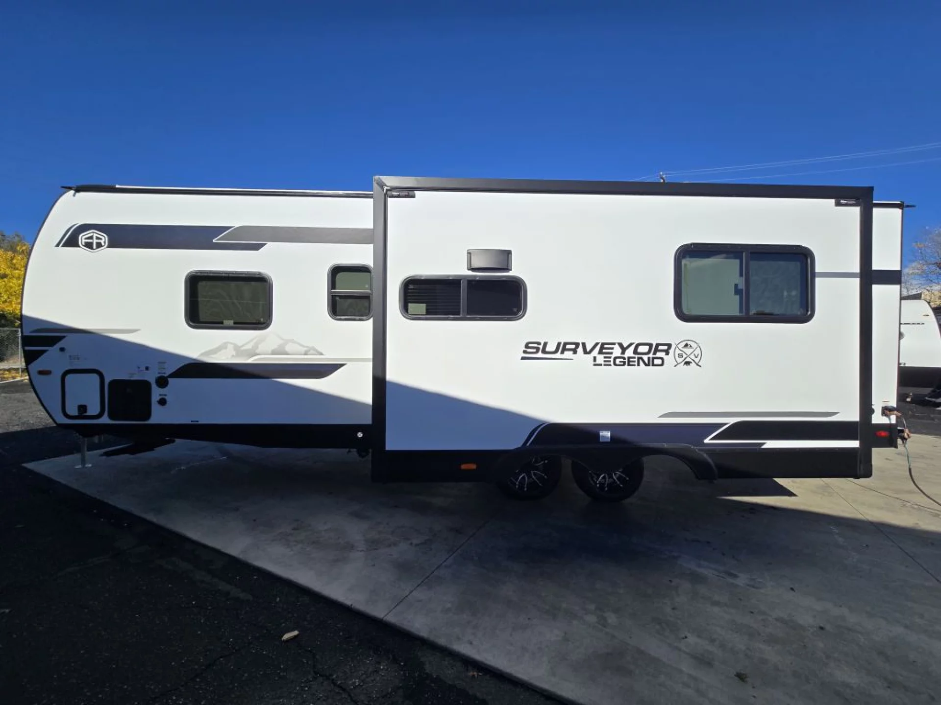 2025 FOREST RIVER SURVEYOR LEGEND 265RBLE - Image 4
