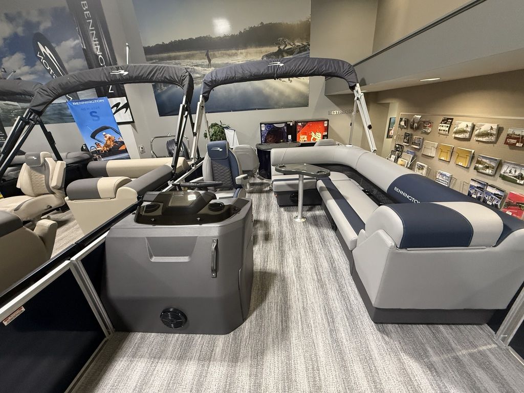 2026 Bennington 22SF TriToon Pontoon - Image 12