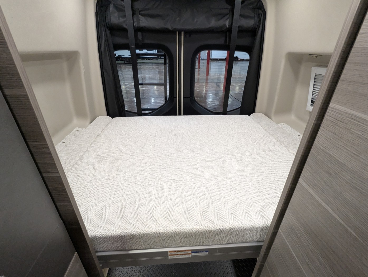 2025 Entegra Coach Launch 19Y - Image 32
