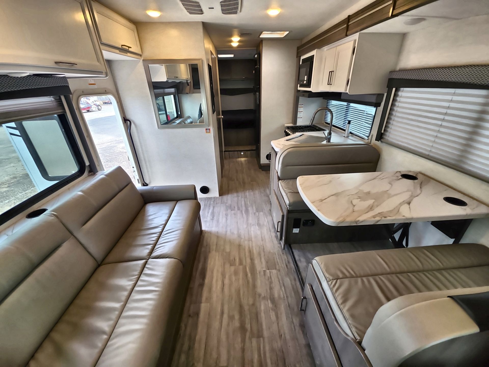 2025 Thor Motor Coach Four Winds 28Z - Image 17