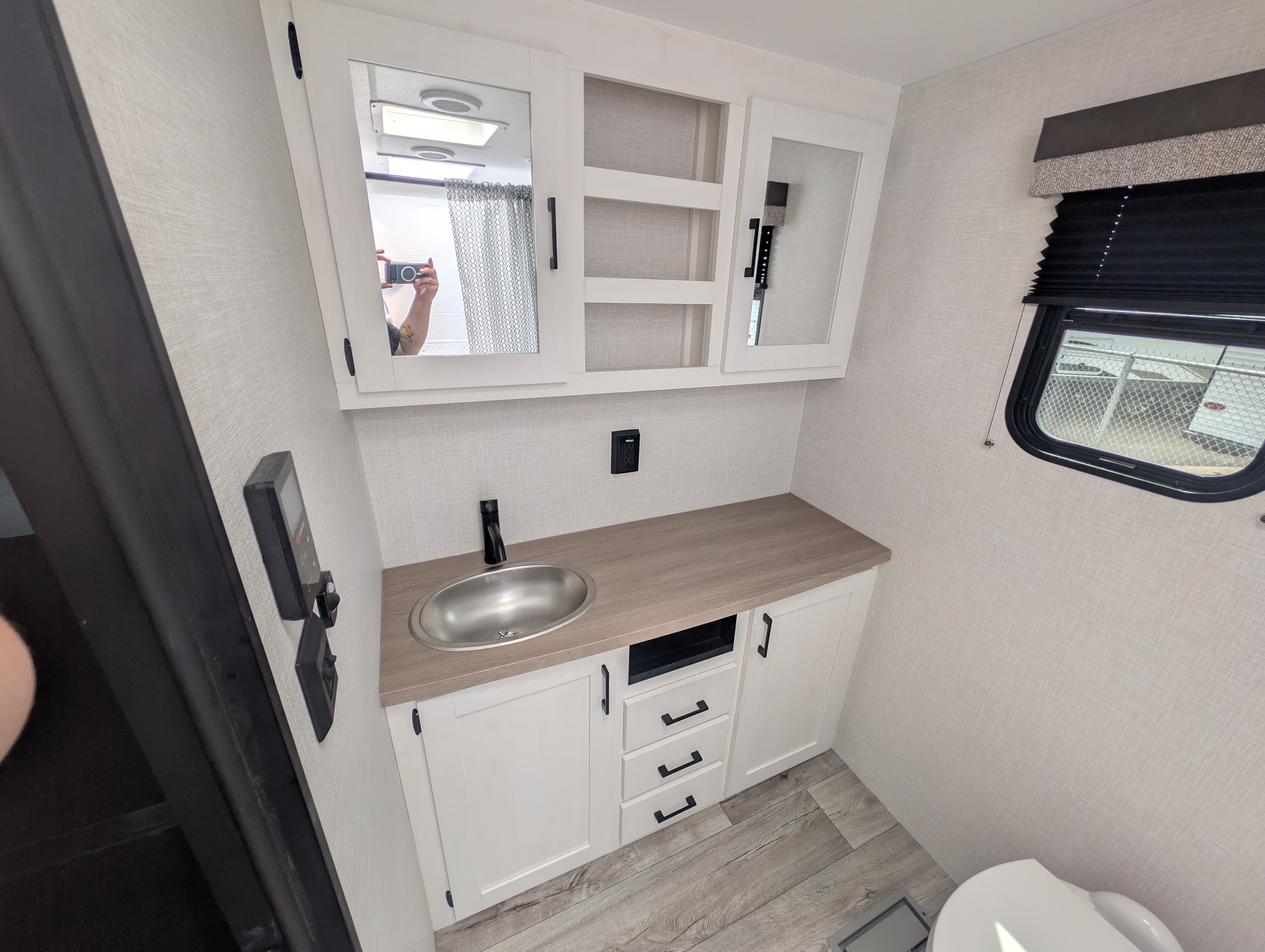 2026 VENTURE RV SIENNA 251VRB - Image 21