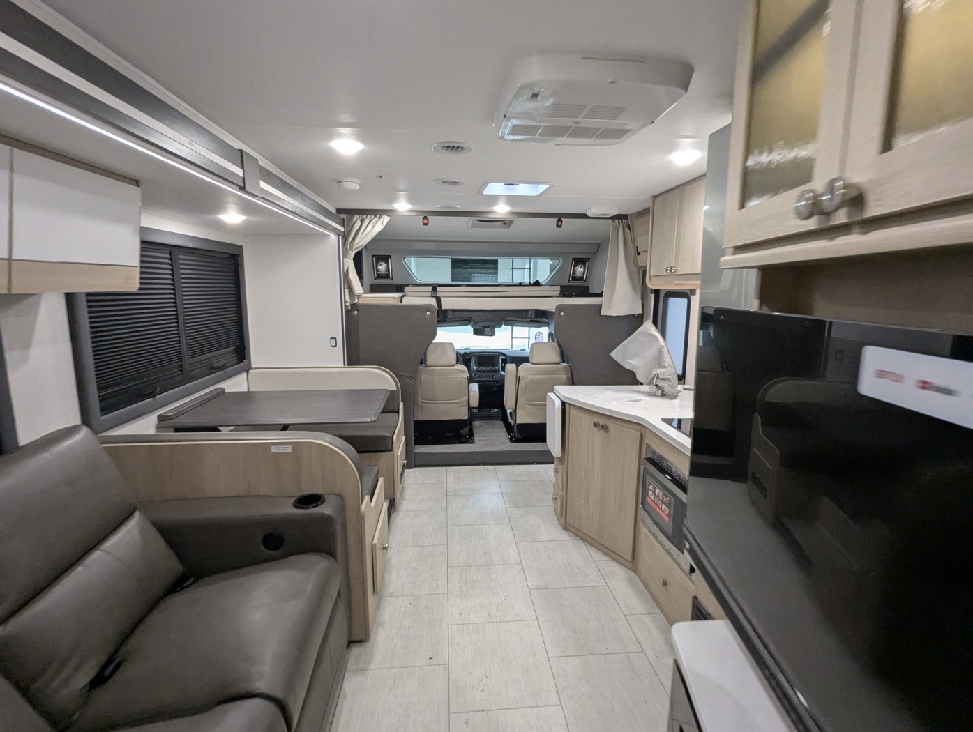 2026 Coachmen Entourage 340BH - Image 37