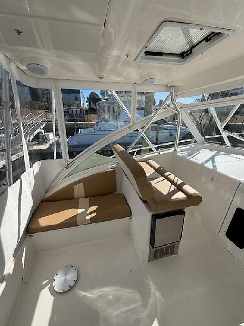 2011 Luhrs 37 IPS Canyon Series - Image 12