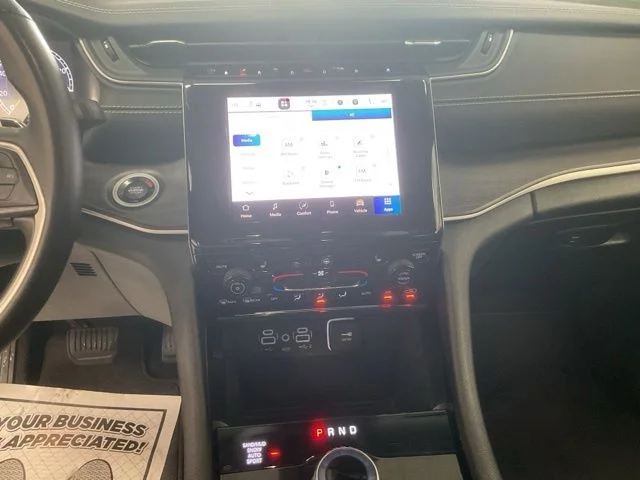 2022 Jeep Grand-Cherokee-L Laredo Altitude 4x4 - Image 17