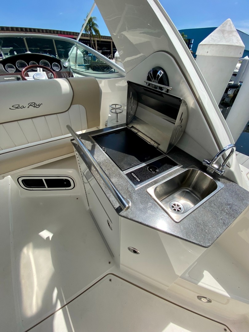 2013 Sea Ray 310 Sundancer - Image 10