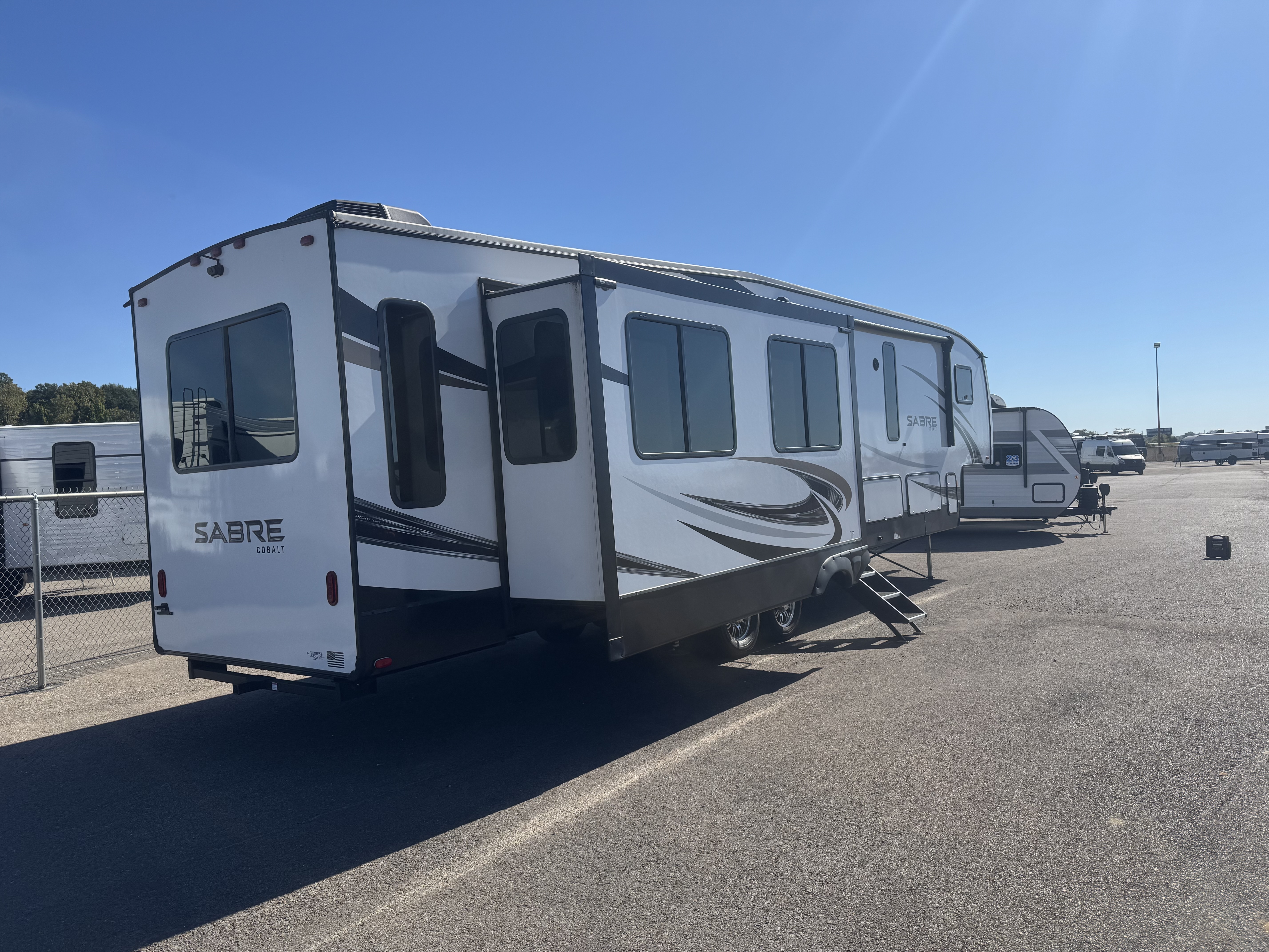 2022 FOREST RIVER SABRE 36BHQ - Image 3