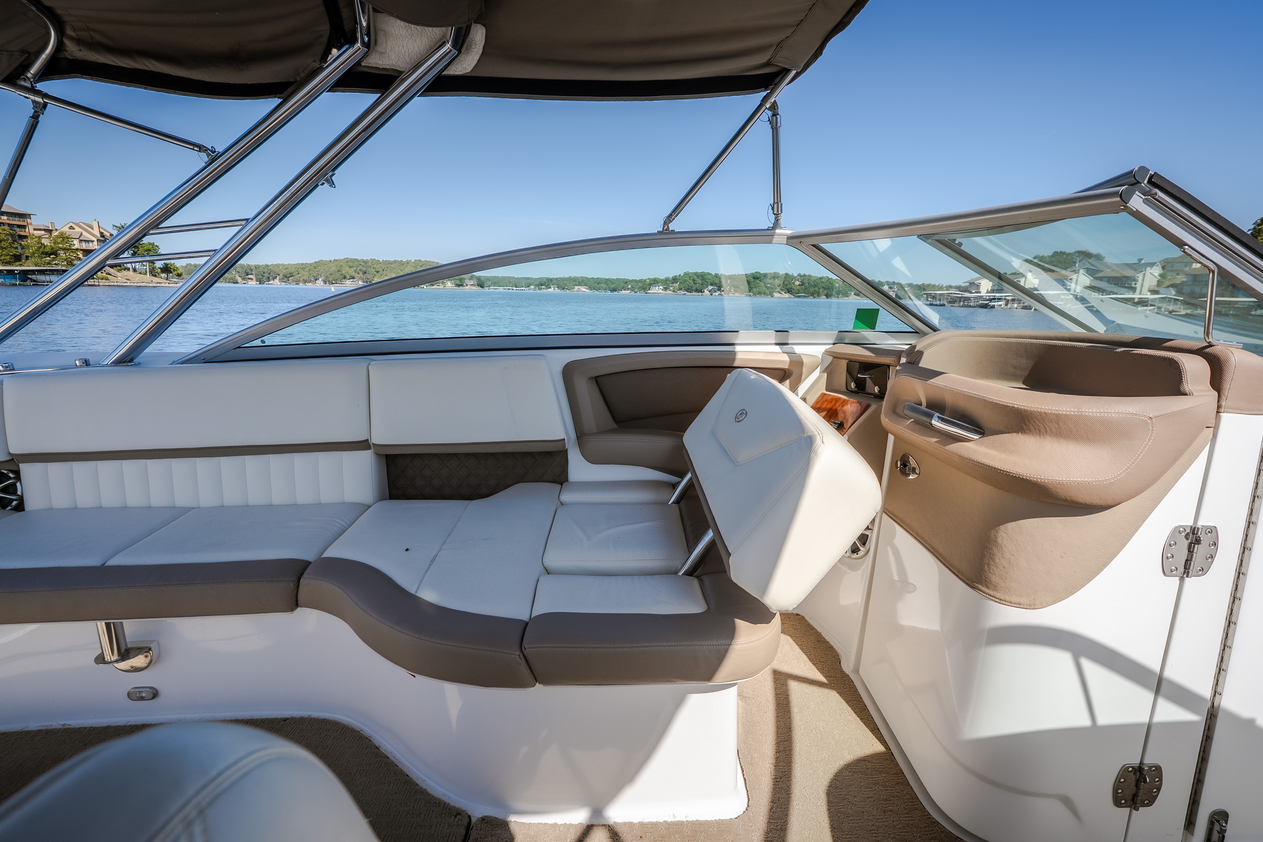 2010 Cobalt 302 - Image 21