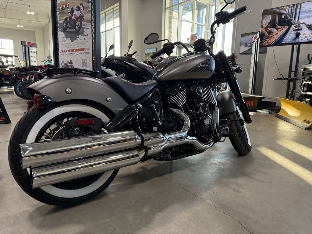2022 Indian Motorcycle® Chief® Bobber ABS Black Metallic - Image 2