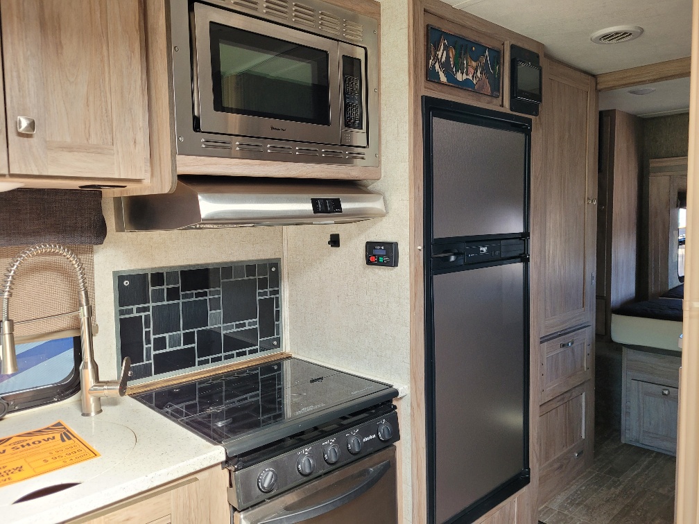 2018 Forest River Forester 2401R MBS - Image 11
