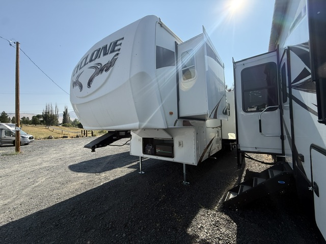 2008 Heartland Cyclone 4012 - Image 2