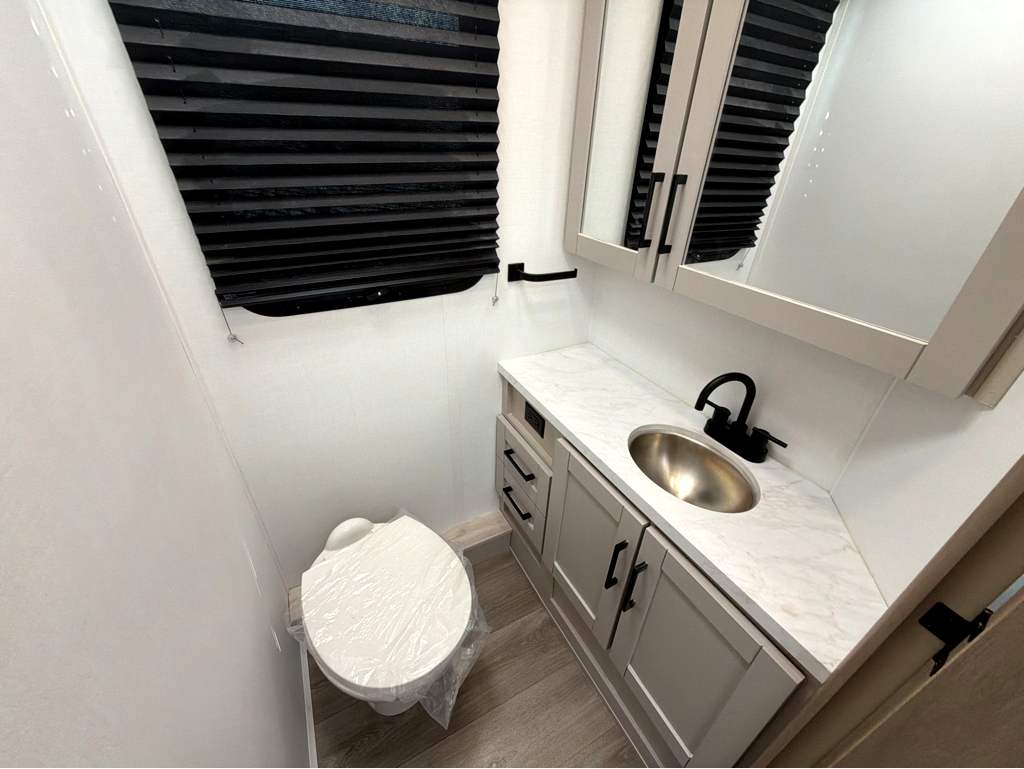 2027 ENTEGRA COACH ODYSSEY 29V - Image 13