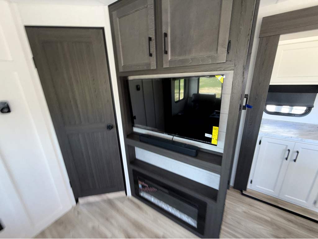 2026 VENTURE RV SPORTTREK 327VIK - Image 22