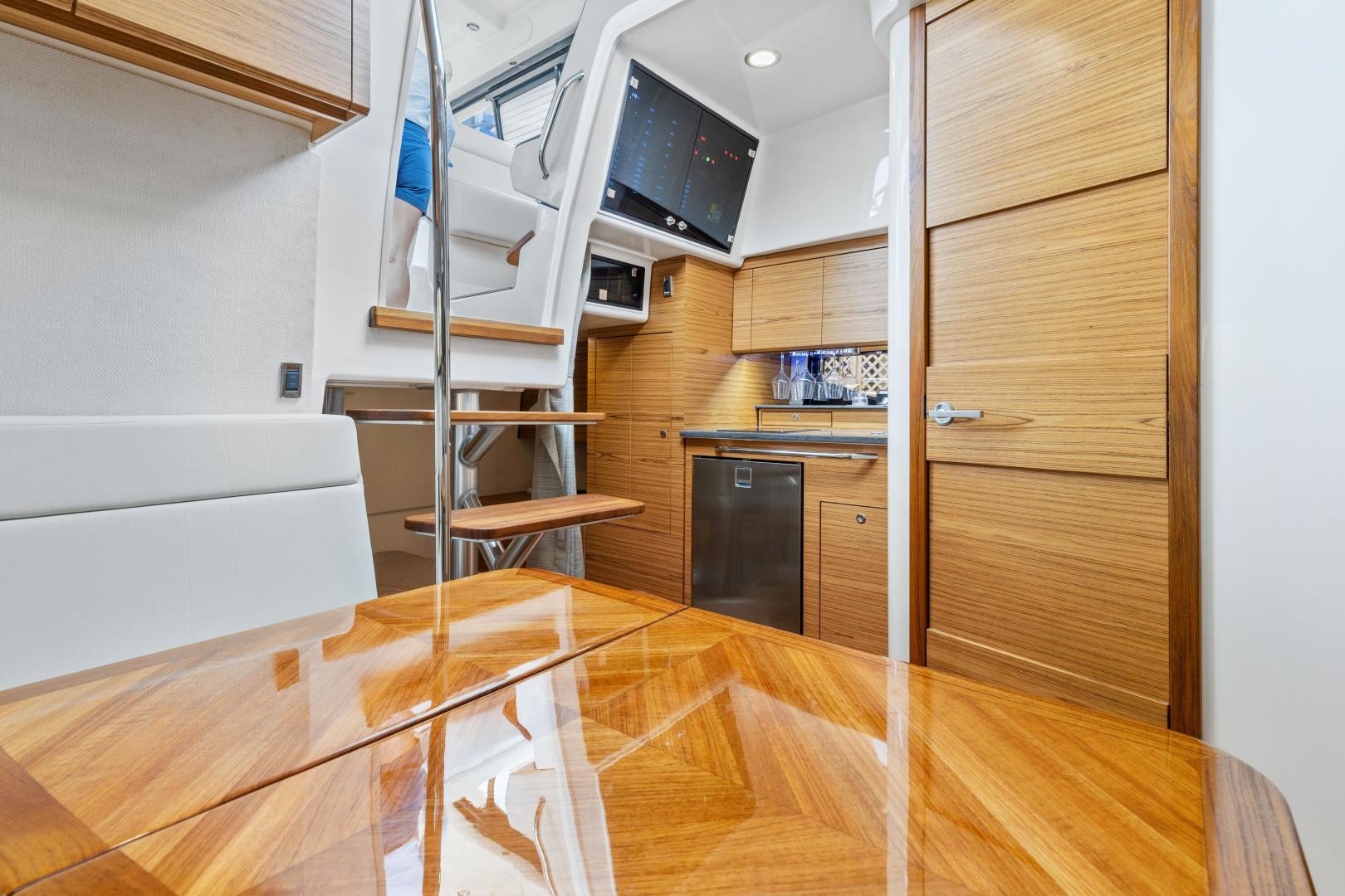 2022 Boston Whaler 405 Conquest - Image 21