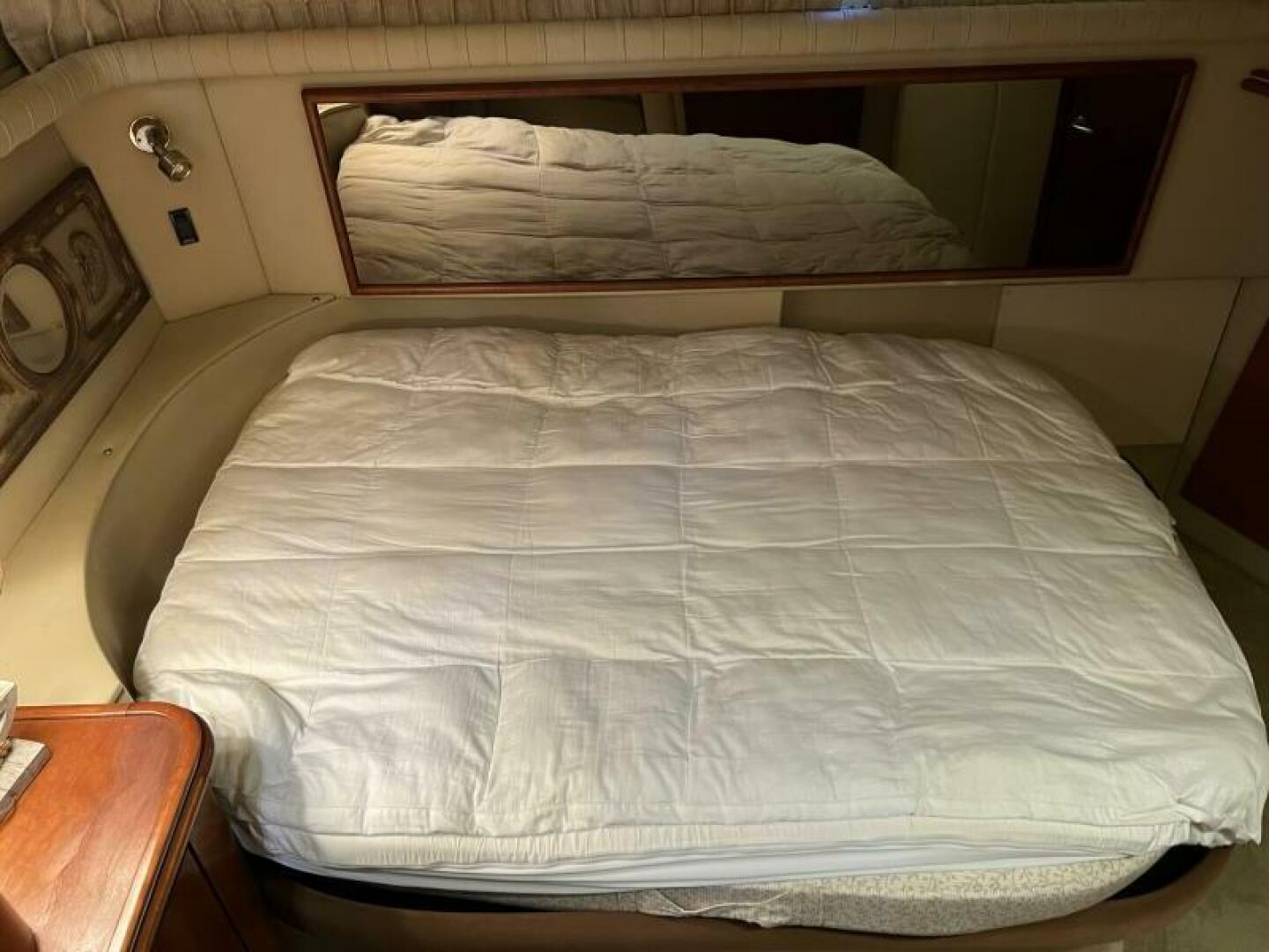 2004 Cruisers Yachts - Image 28