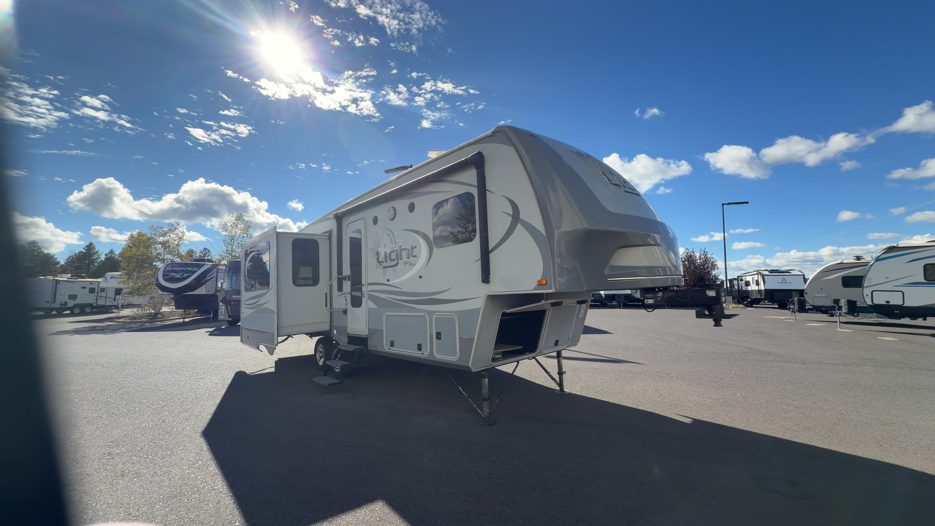 2016 Highland Ridge Light LF297RLS - Image 6