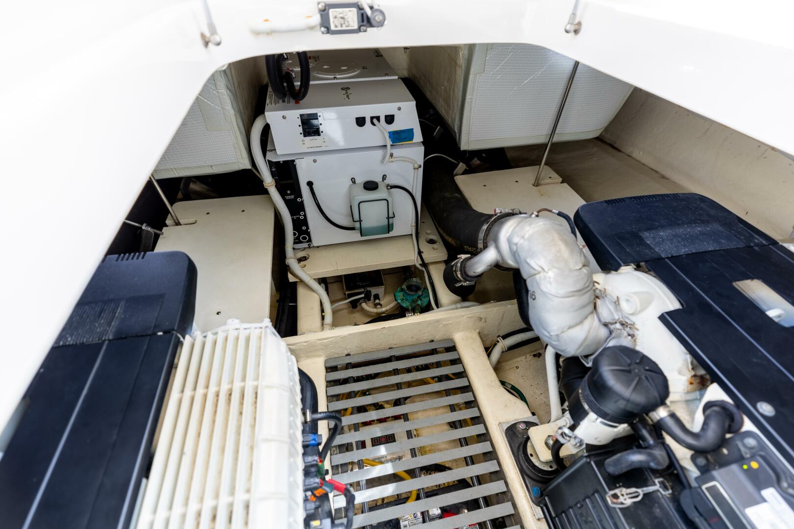 2015 Tiara Yachts 44 Coupe - Image 22
