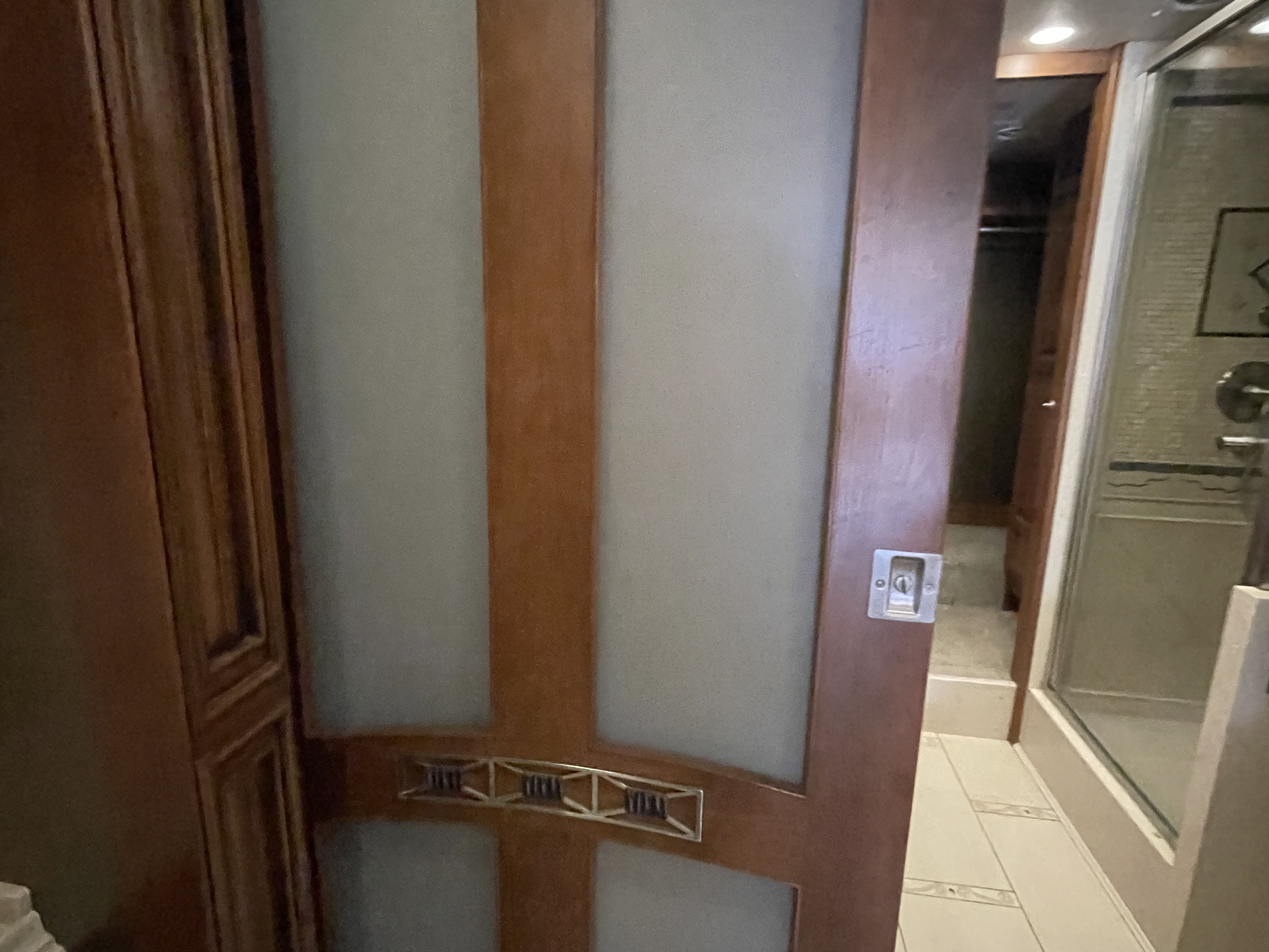 2013 TIFFIN ZEPHYR 45LZ - Image 20
