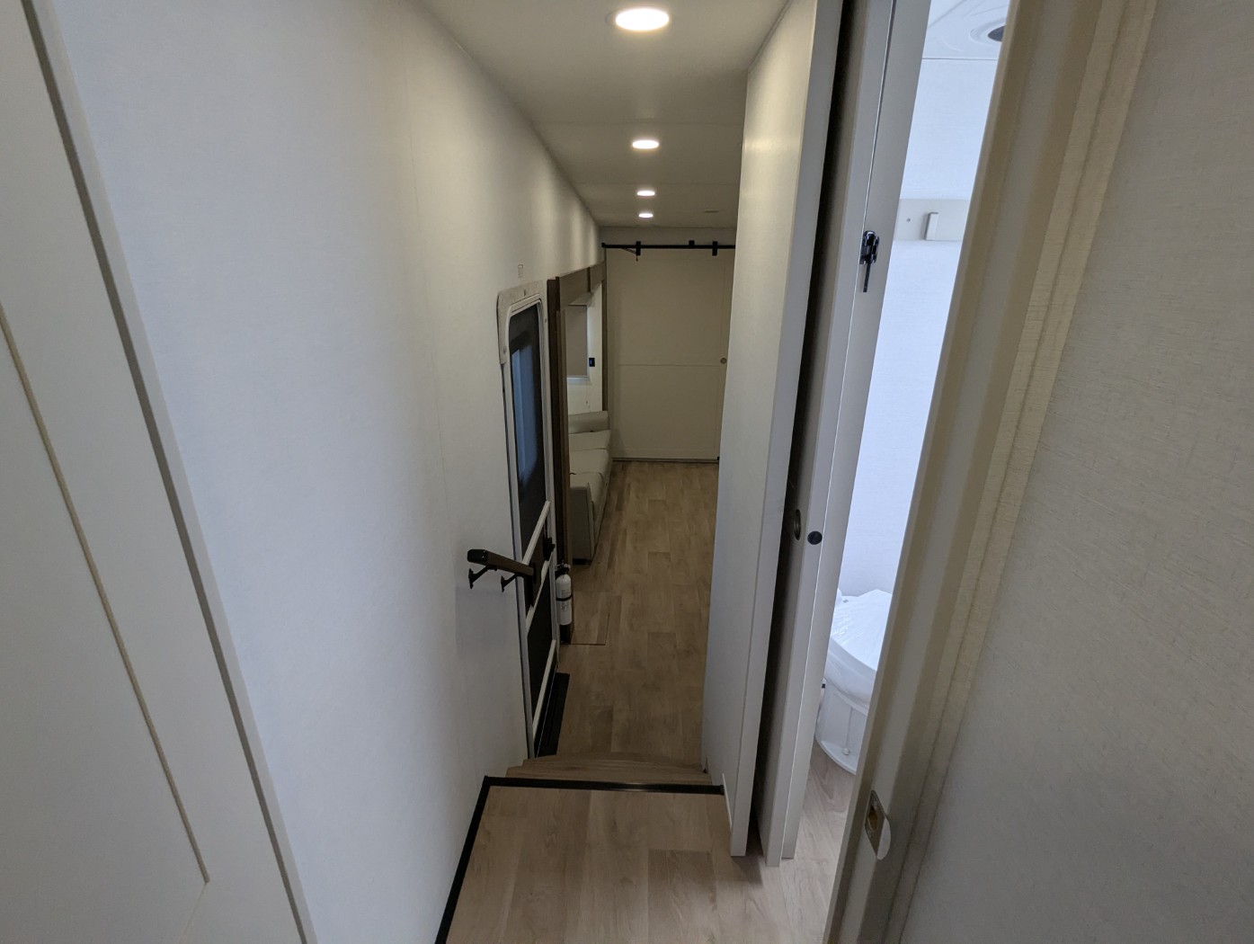 2027 Alliance RV Avenue 30BH - Image 24