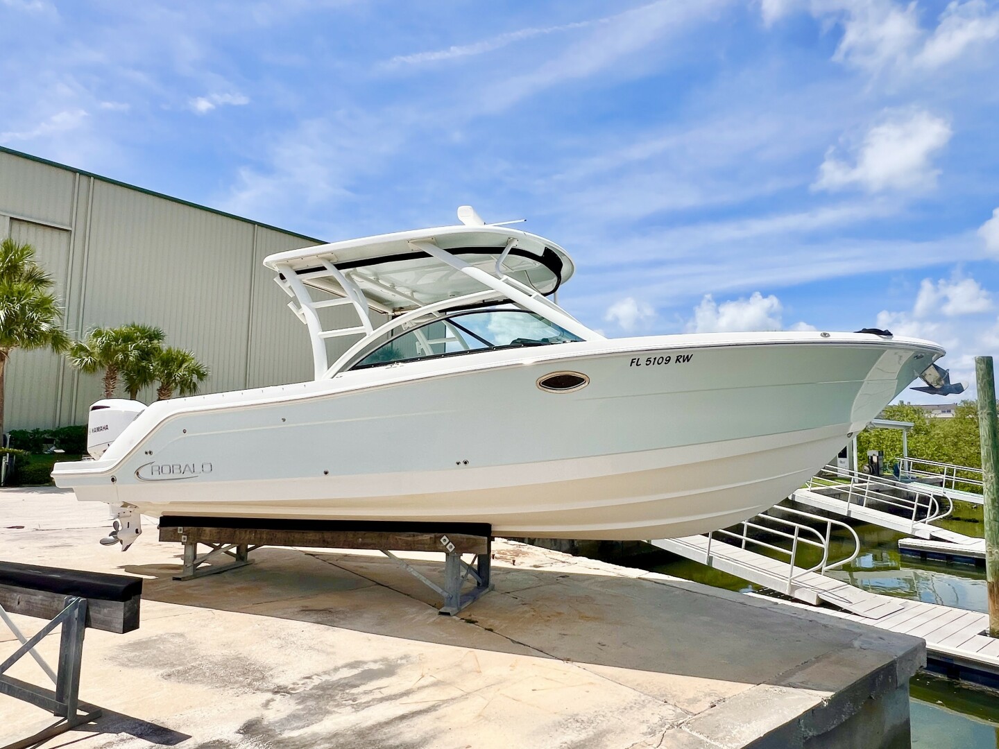 2019 Robalo R317 - Image 1