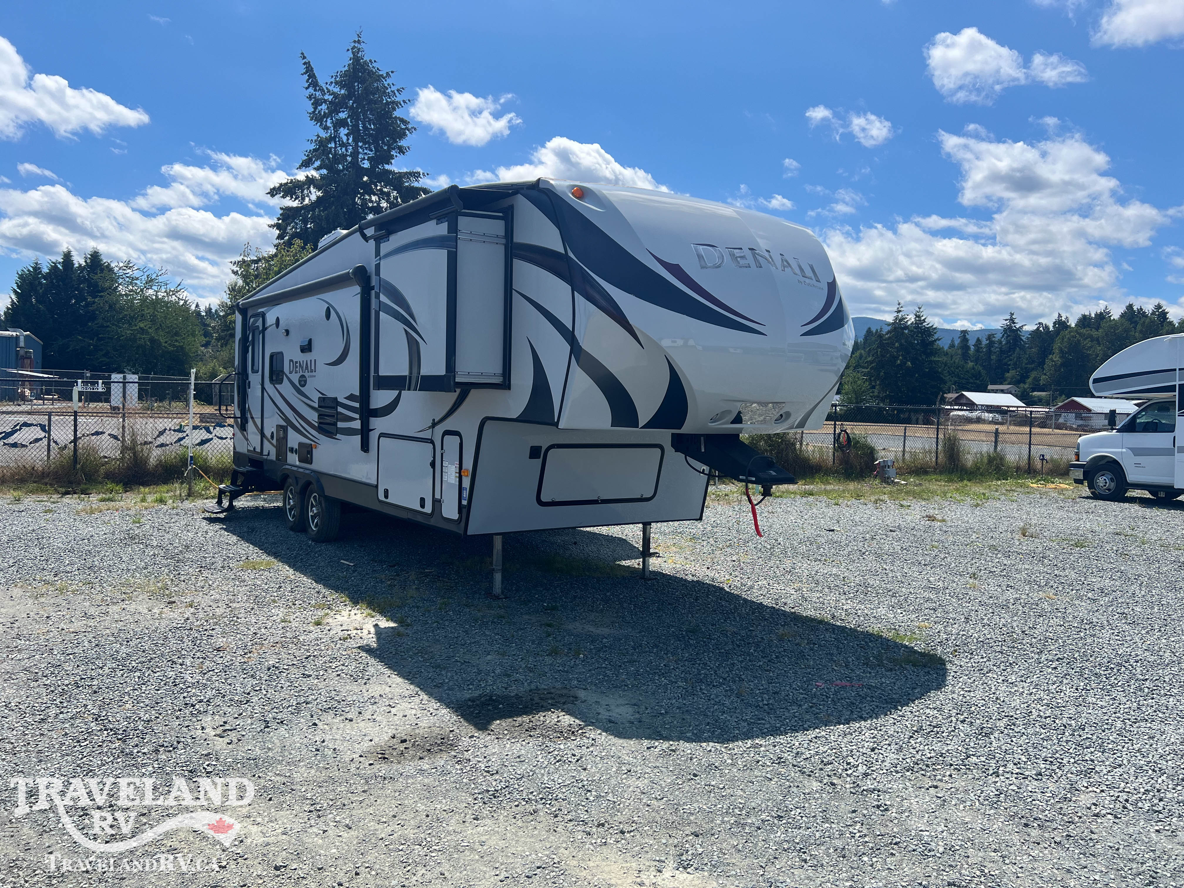 2014 Dutchmen Denali 2625RL Trail Edition - Image 1