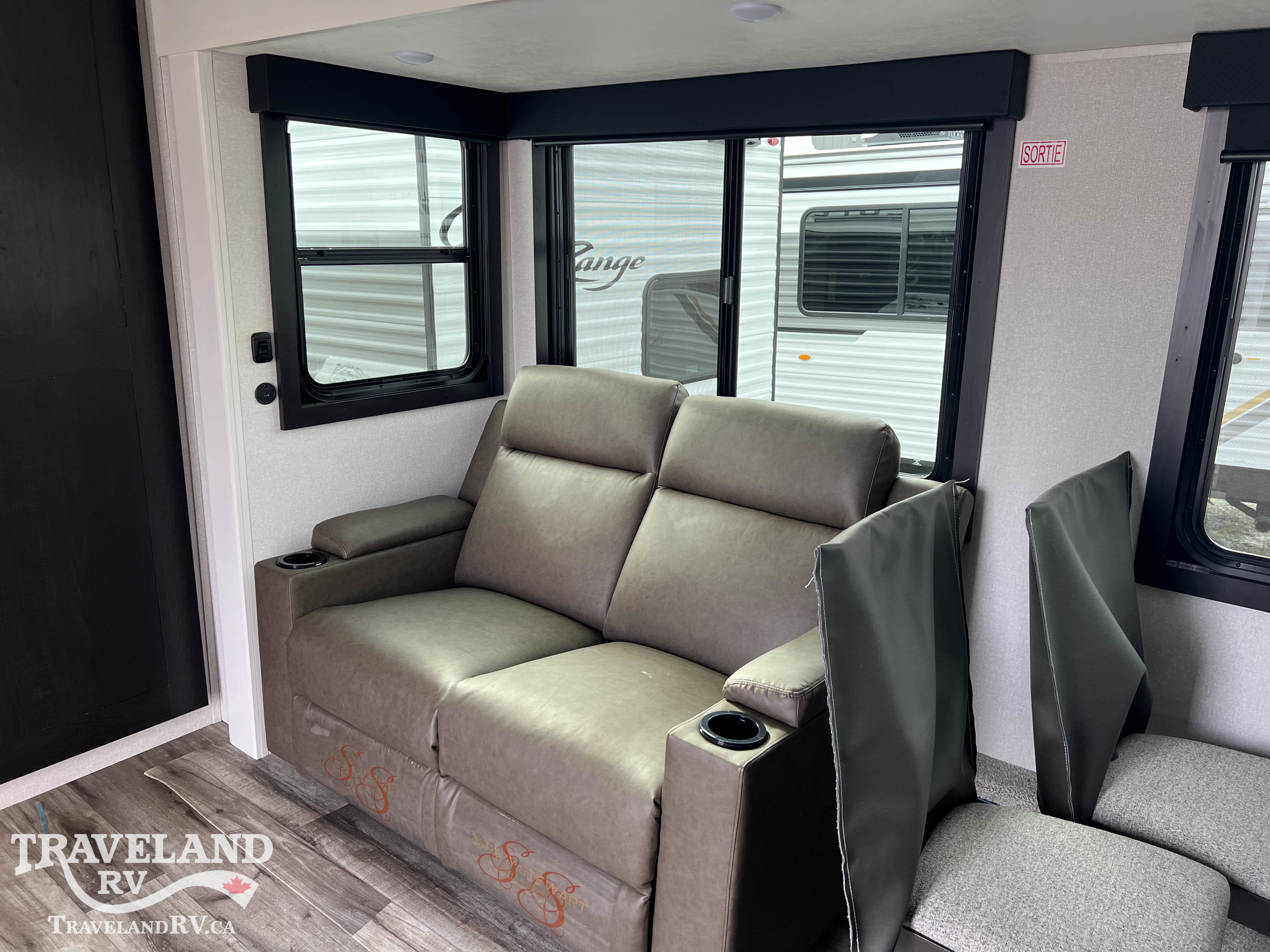 2026 Highland Ridge Roamer Light Duty 27RBOS - Image 17