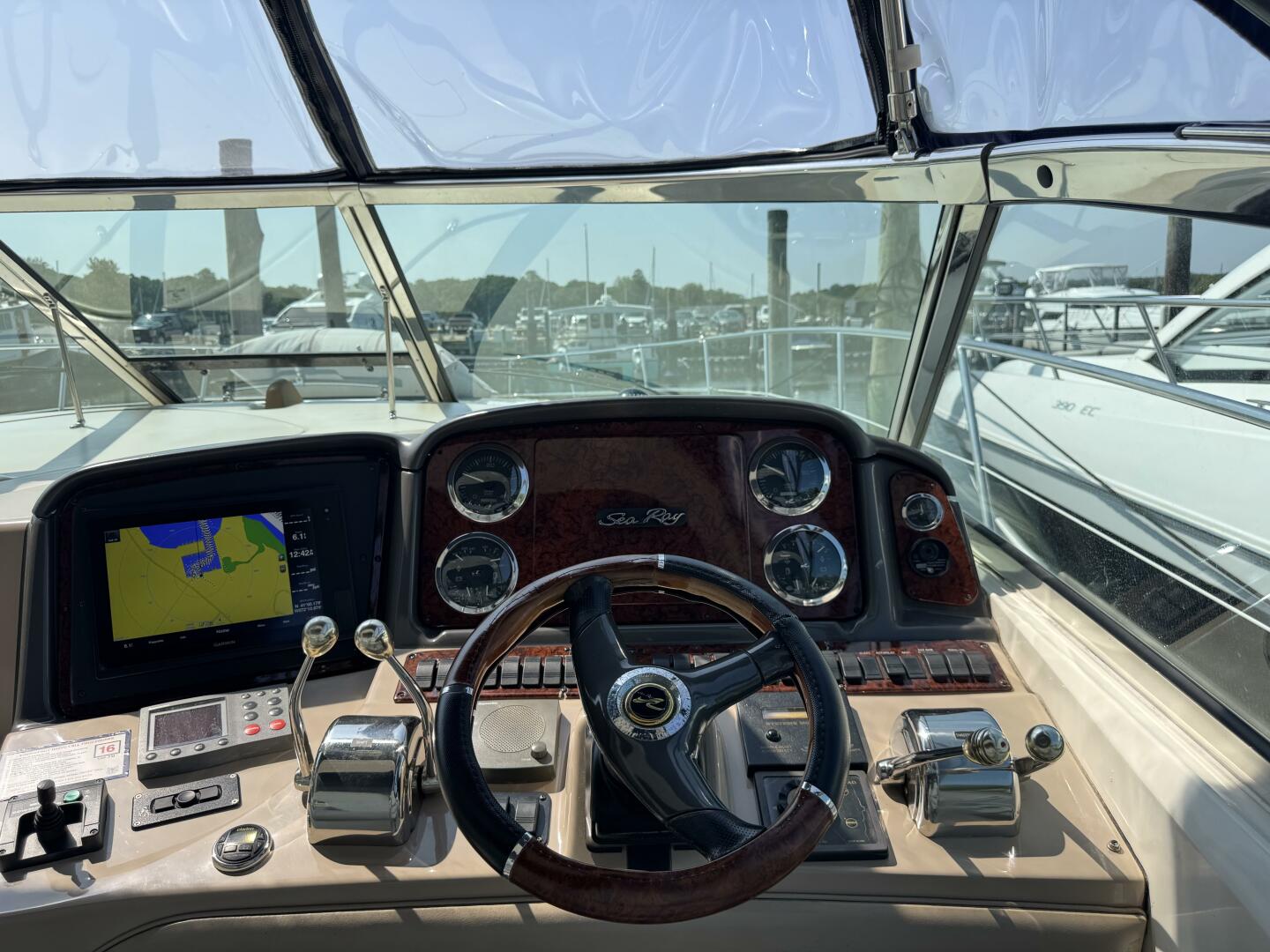 2003 Sea Ray 420 Sundancer - Image 17