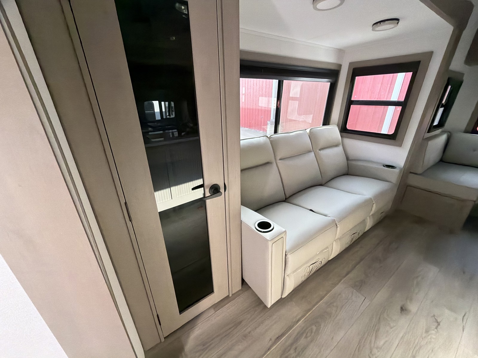 2026 GRAND DESIGN 324MBS - Image 17