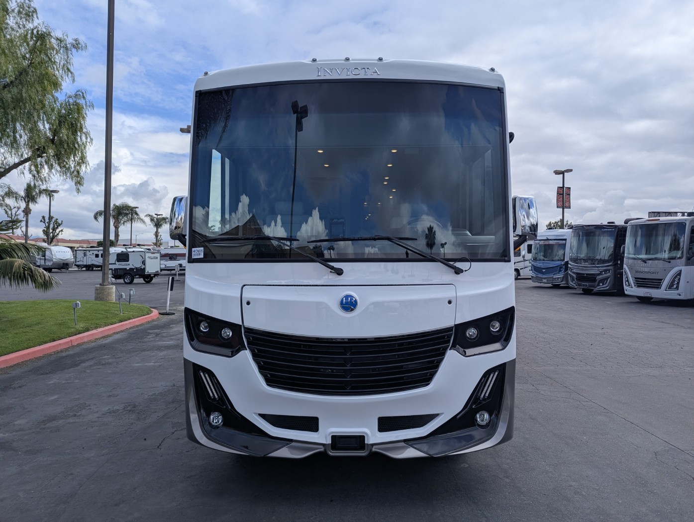 2026 Holiday Rambler Invicta 33HB - Image 2