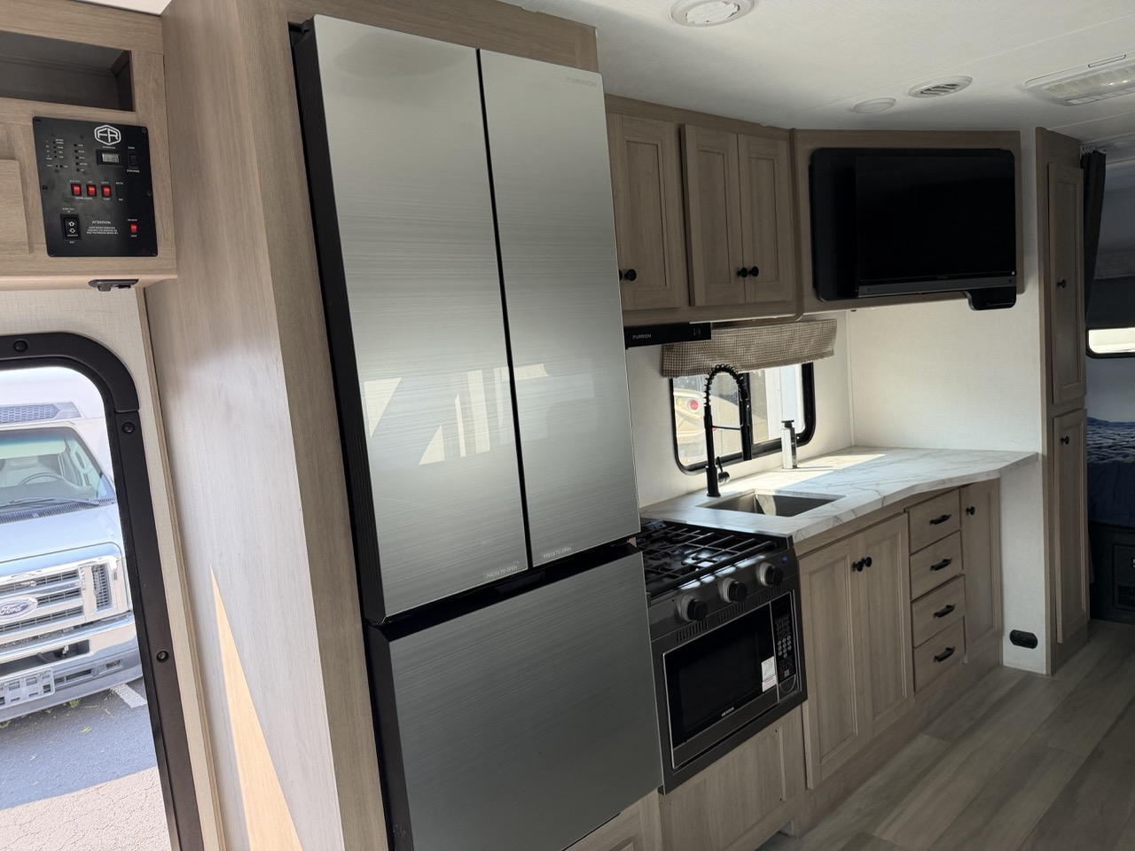 2026 Forest River Sunseeker LE 2550DSLE - Image 9