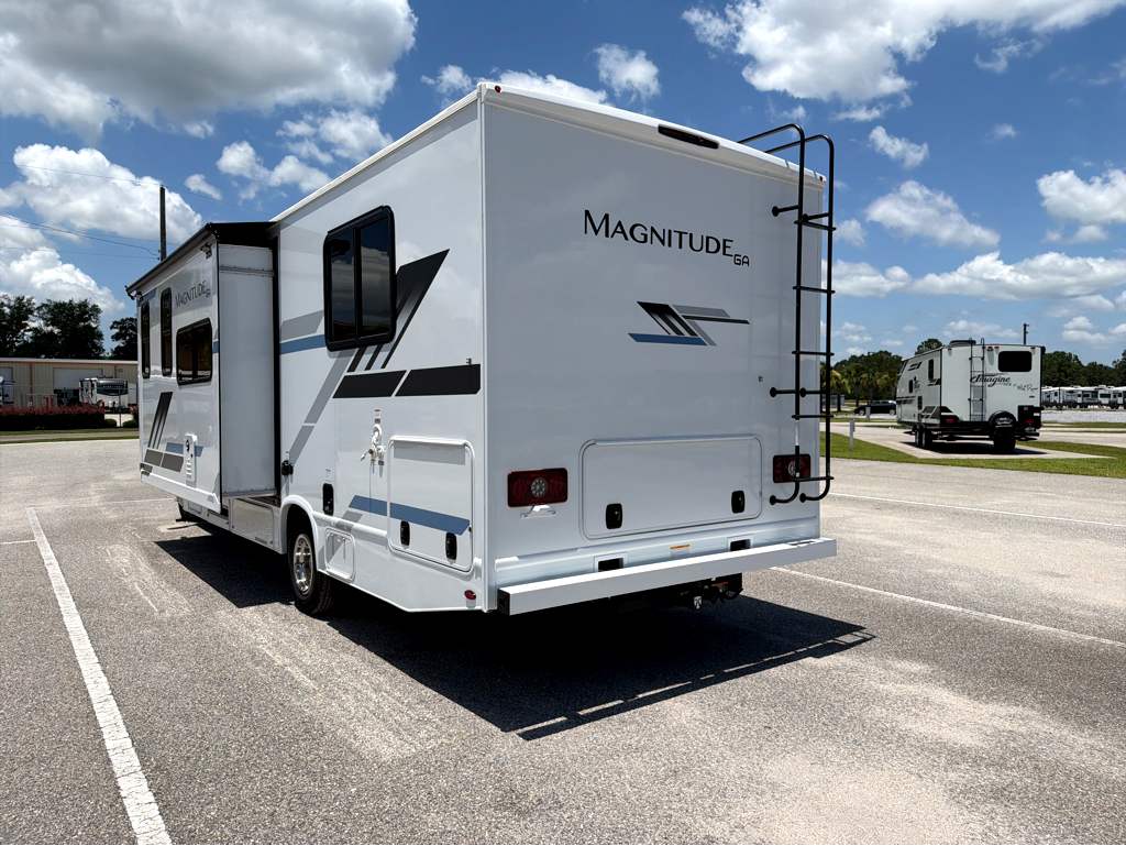 2027 THOR MOTOR COACH MAGNITUDE GA28 - Image 5