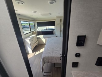 2027 VENTURE RV STRATUS 282VFD - Image 19