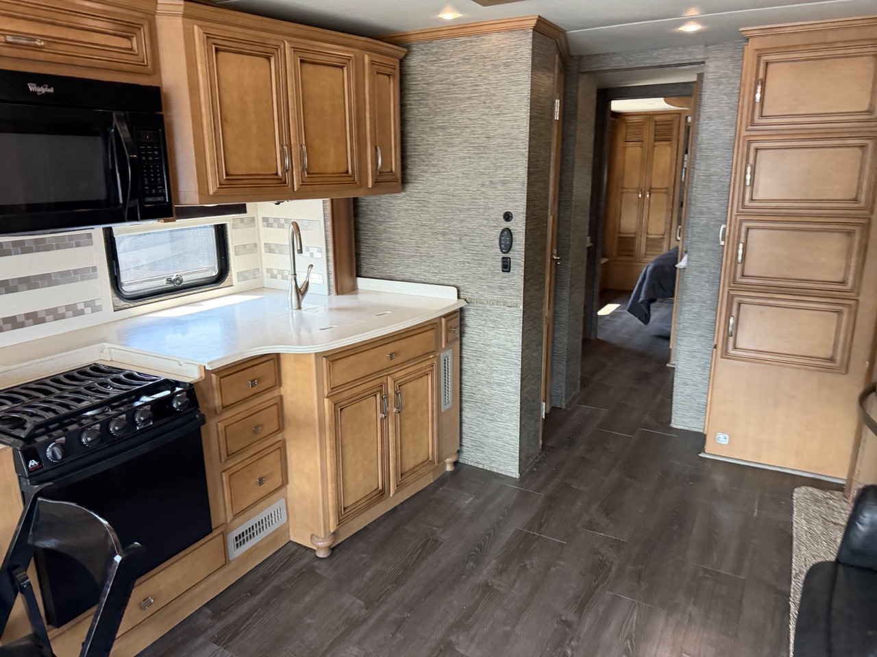 2016 Newmar Ventana LE 4044 - Image 9